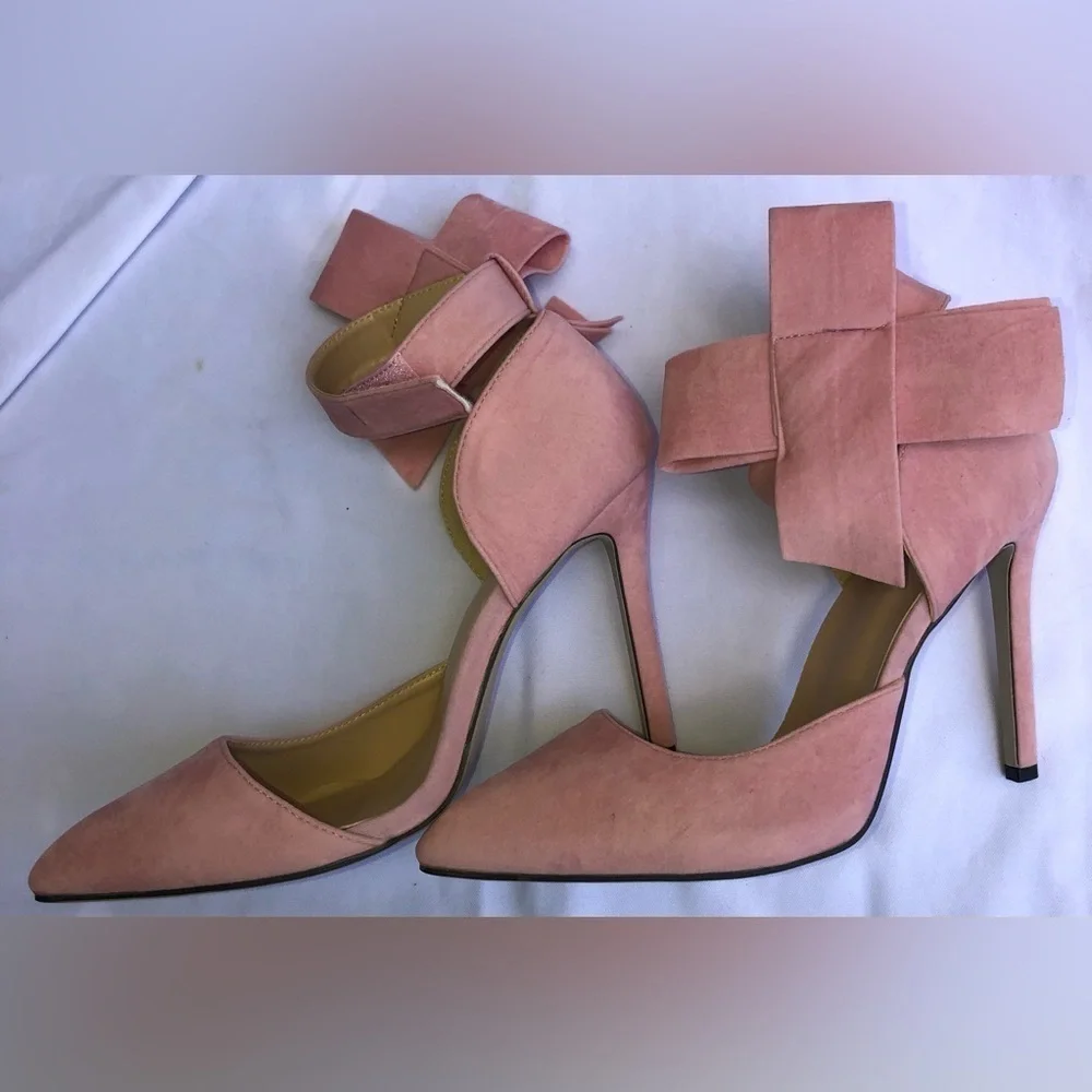MM July, size 42, size 11 pink 4.5 inch heels, velvet like material. Bow strap - Picture 9 of 16